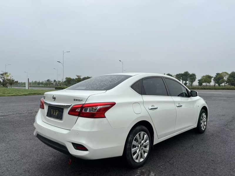 盐城19年日产轩逸8