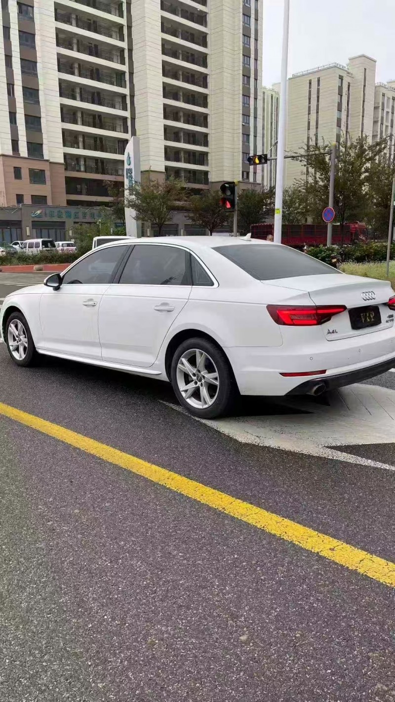 济宁18年奥迪A4L8