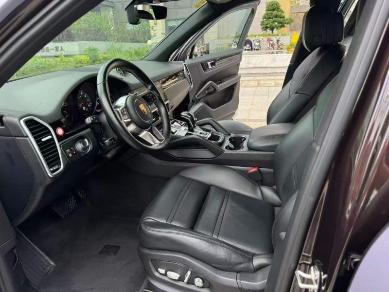 广州19年保时捷卡宴4