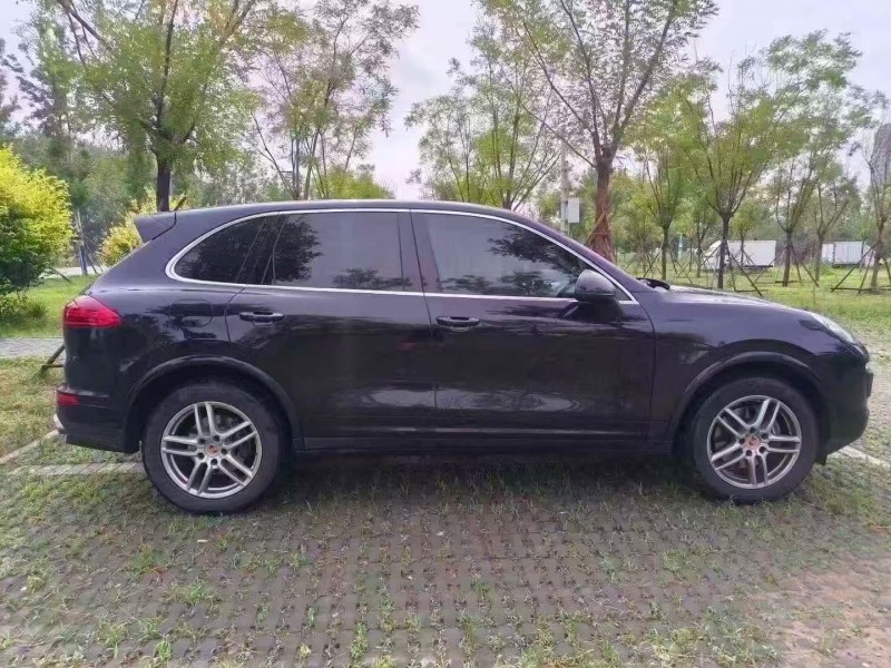 秦皇岛18年保时捷卡宴2