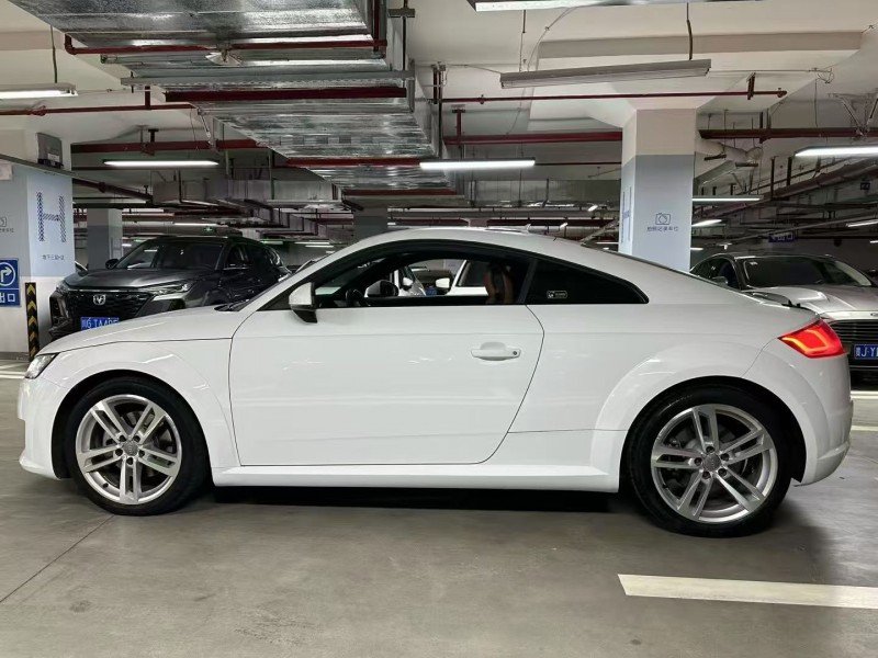 成都16年奥迪TT4