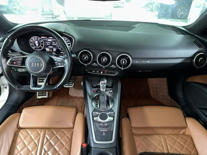 成都16年奥迪TT6