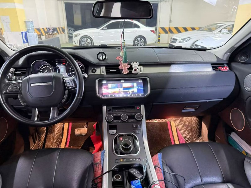 成都18年路虎极光7