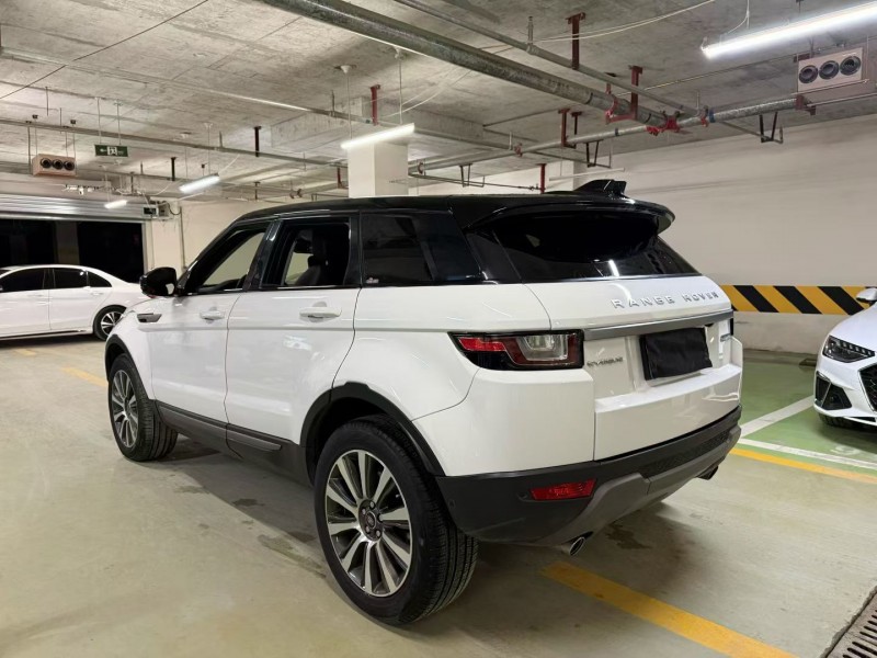 成都18年路虎极光8