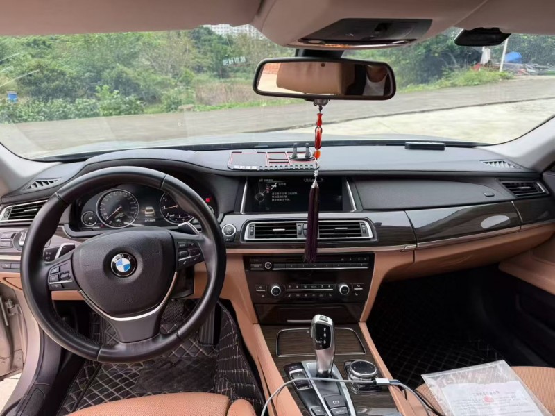 成都13年宝马7系4