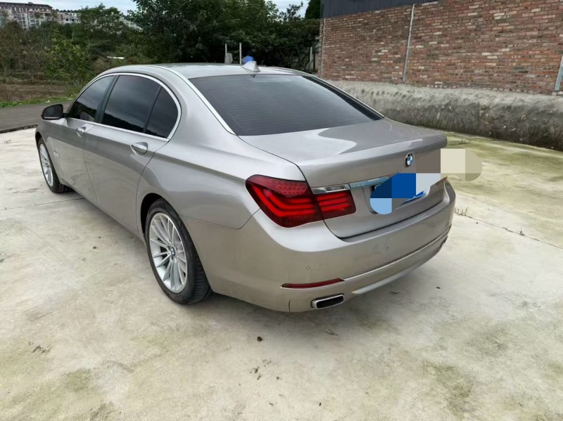 成都13年宝马7系8