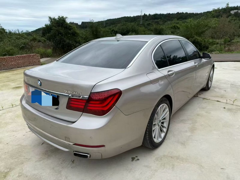 成都13年宝马7系9