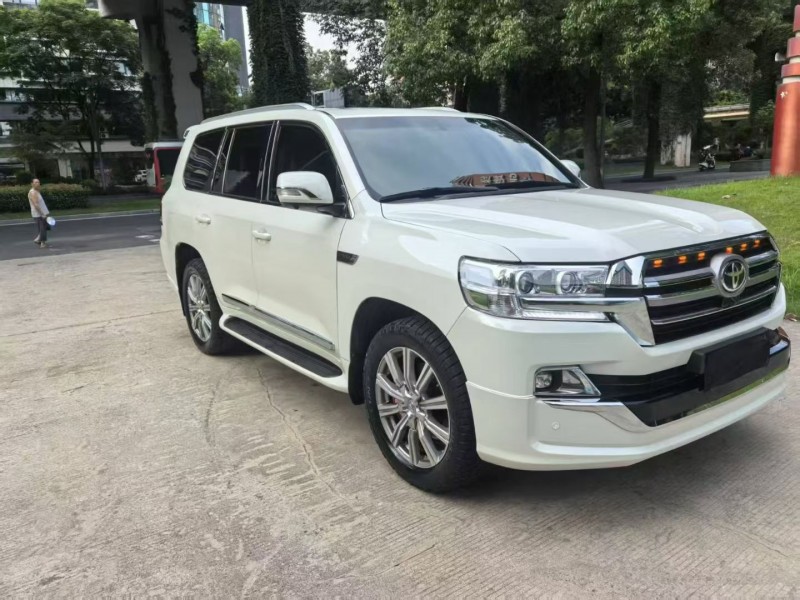 成都18年丰田兰德酷路泽2