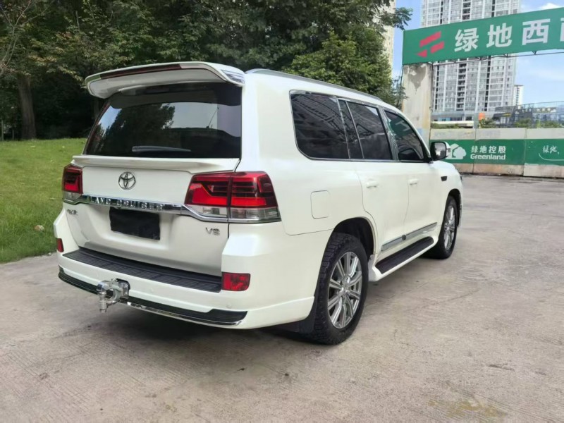 成都18年丰田兰德酷路泽4