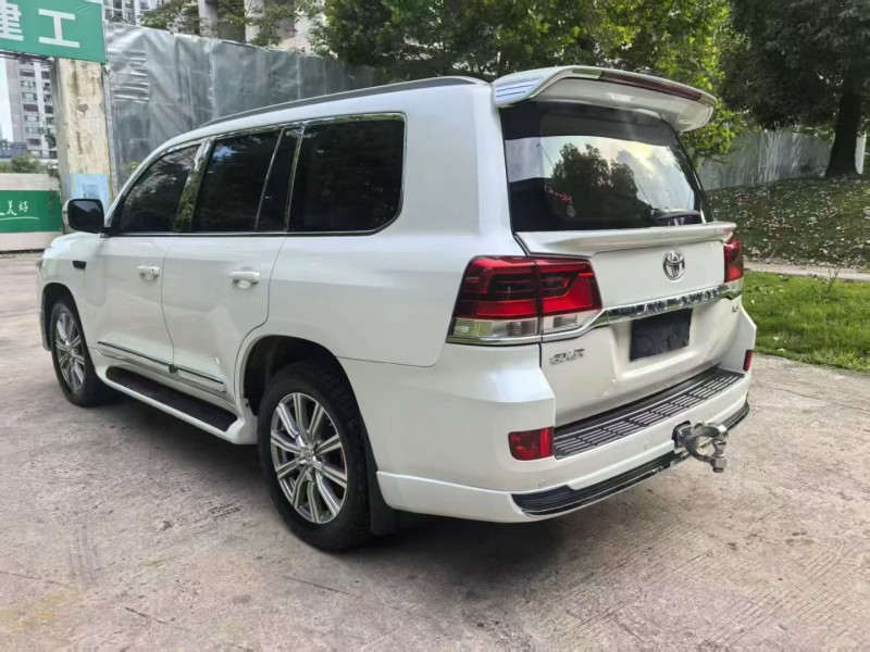 成都18年丰田兰德酷路泽5