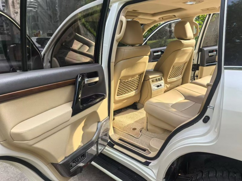 成都18年丰田兰德酷路泽7