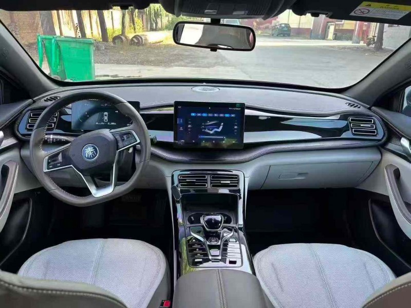 保定23年比亚迪秦6