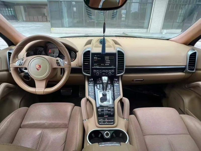 广州11年保时捷卡宴4