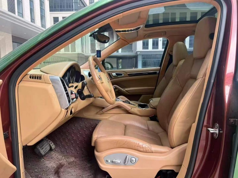 广州11年保时捷卡宴5