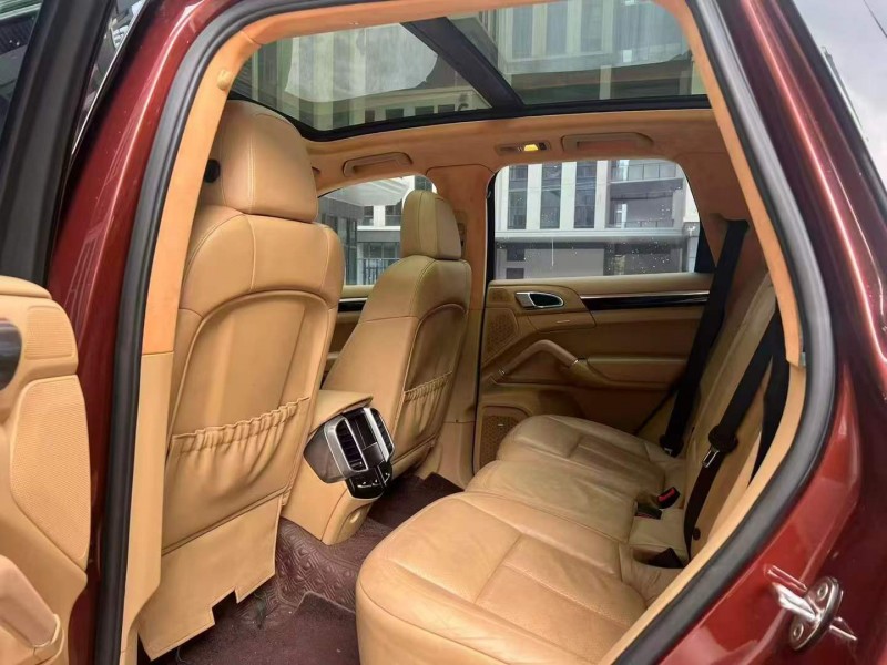 广州11年保时捷卡宴6