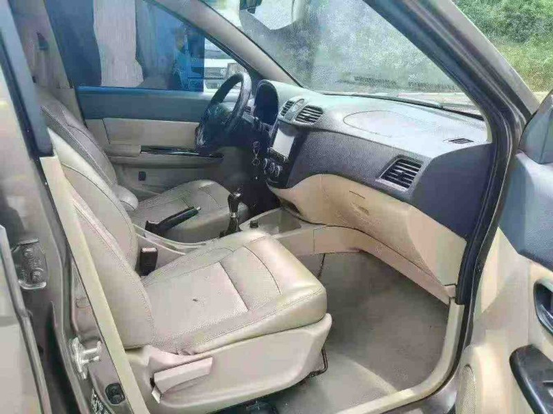 南宁14年五菱汽车宏光5