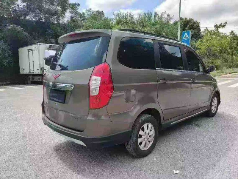 南宁14年五菱汽车宏光8