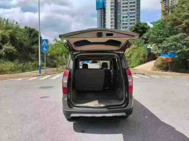 南宁14年五菱汽车宏光9