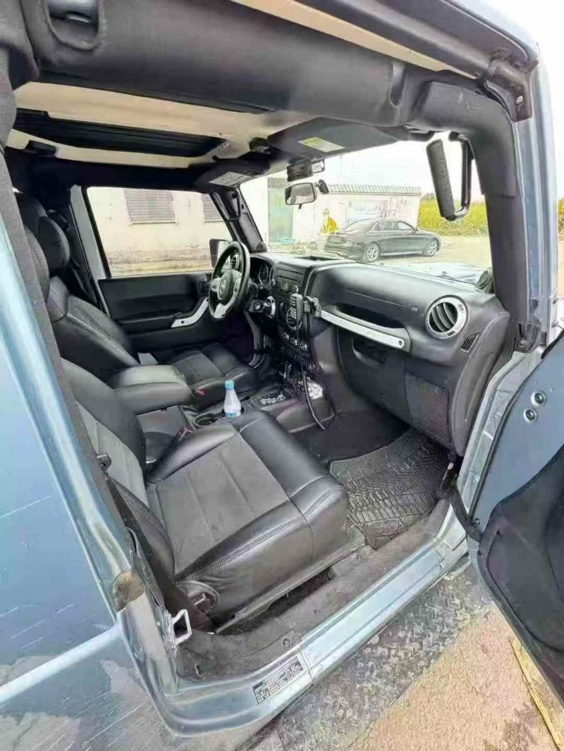 乌海13年Jeep牧马人7