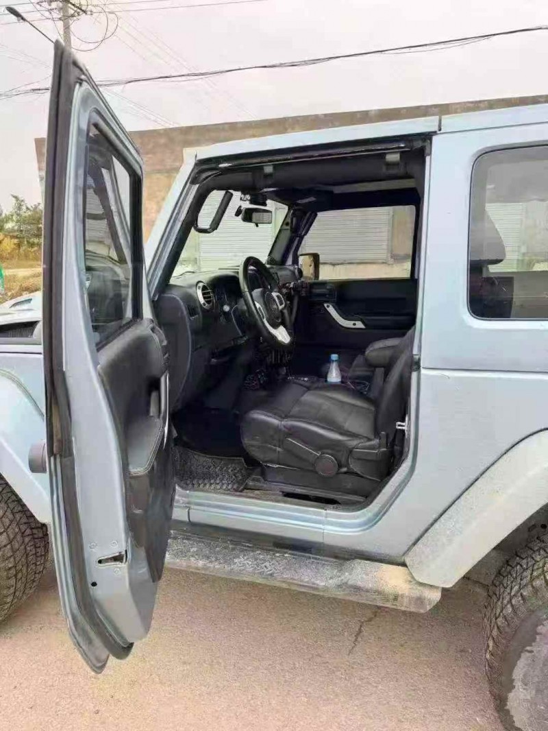 乌海13年Jeep牧马人9