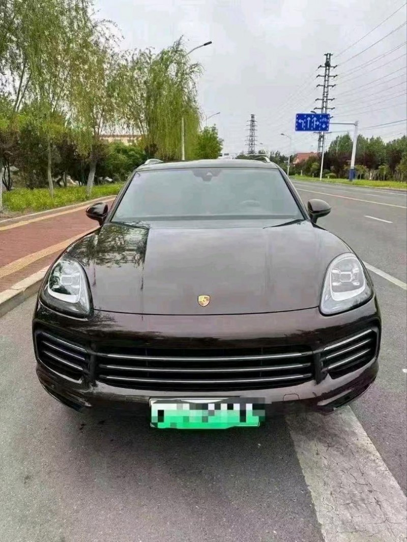 青岛20年保时捷卡宴1