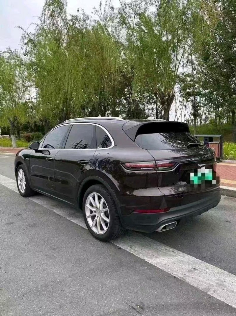 青岛20年保时捷卡宴4