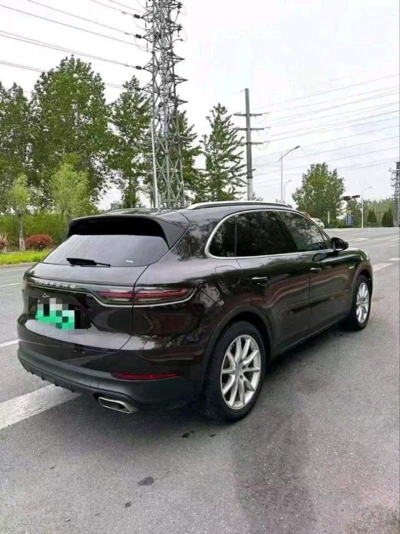 青岛20年保时捷卡宴5