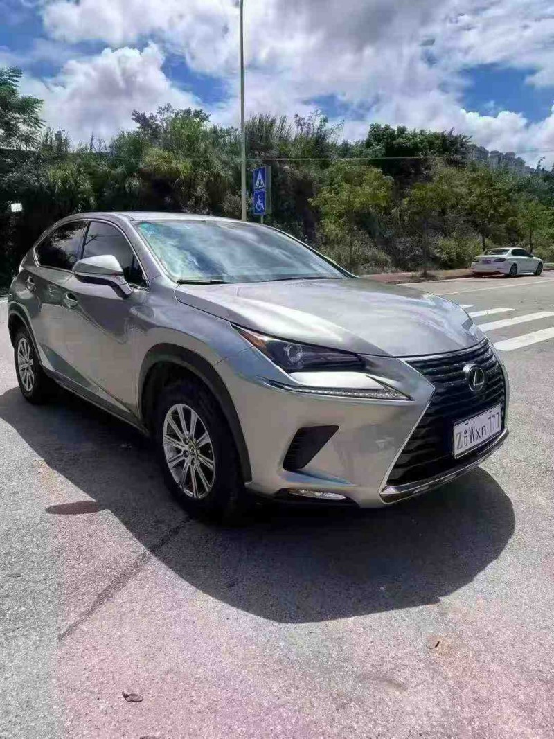 南宁20年雷克萨斯NX2