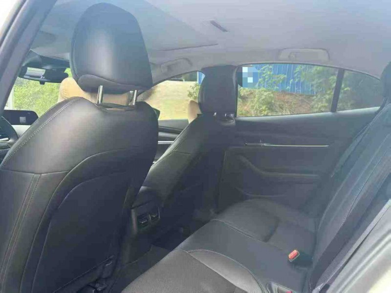 南宁25年马自达昂克赛拉6