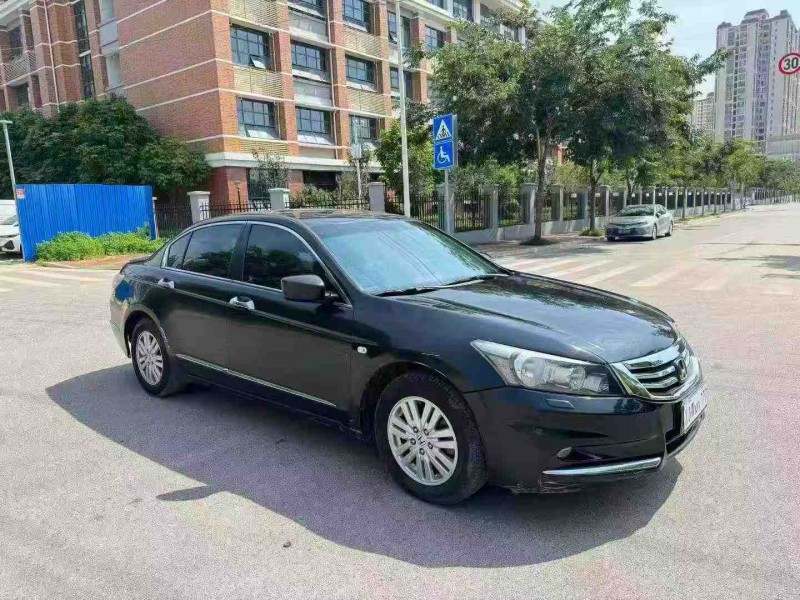 南宁13年本田雅阁2