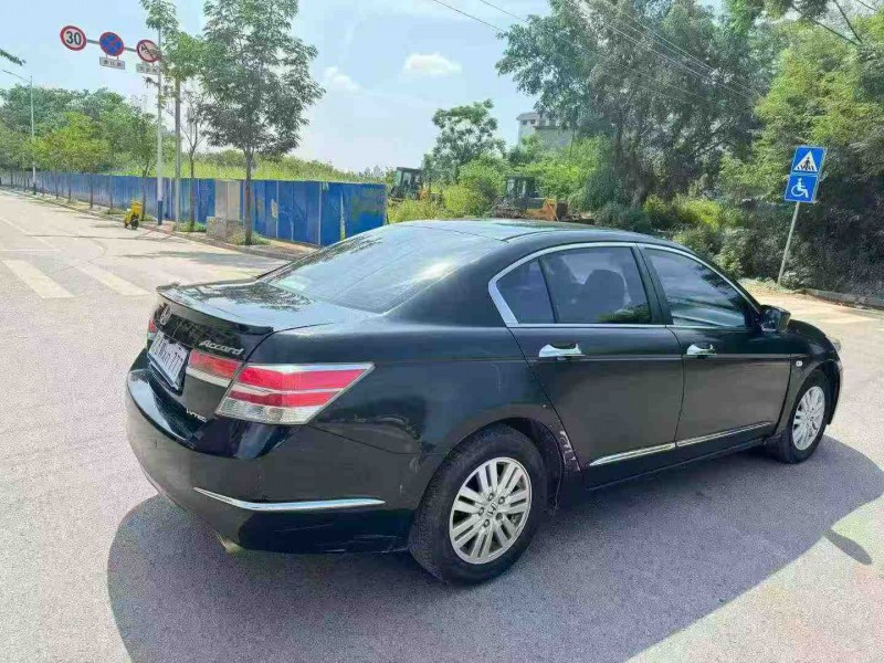 南宁13年本田雅阁8