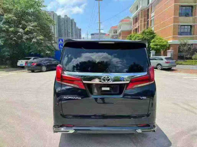 南宁18年丰田埃尔法9