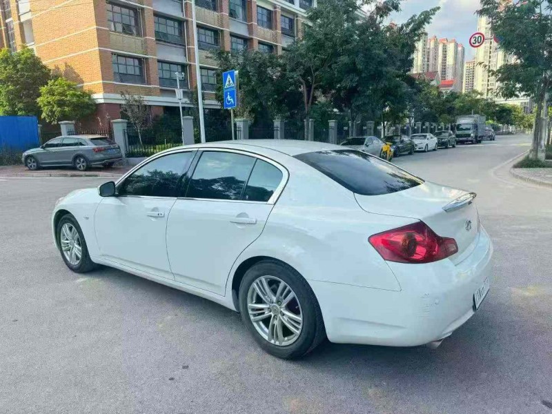 南宁12年英菲尼迪G257