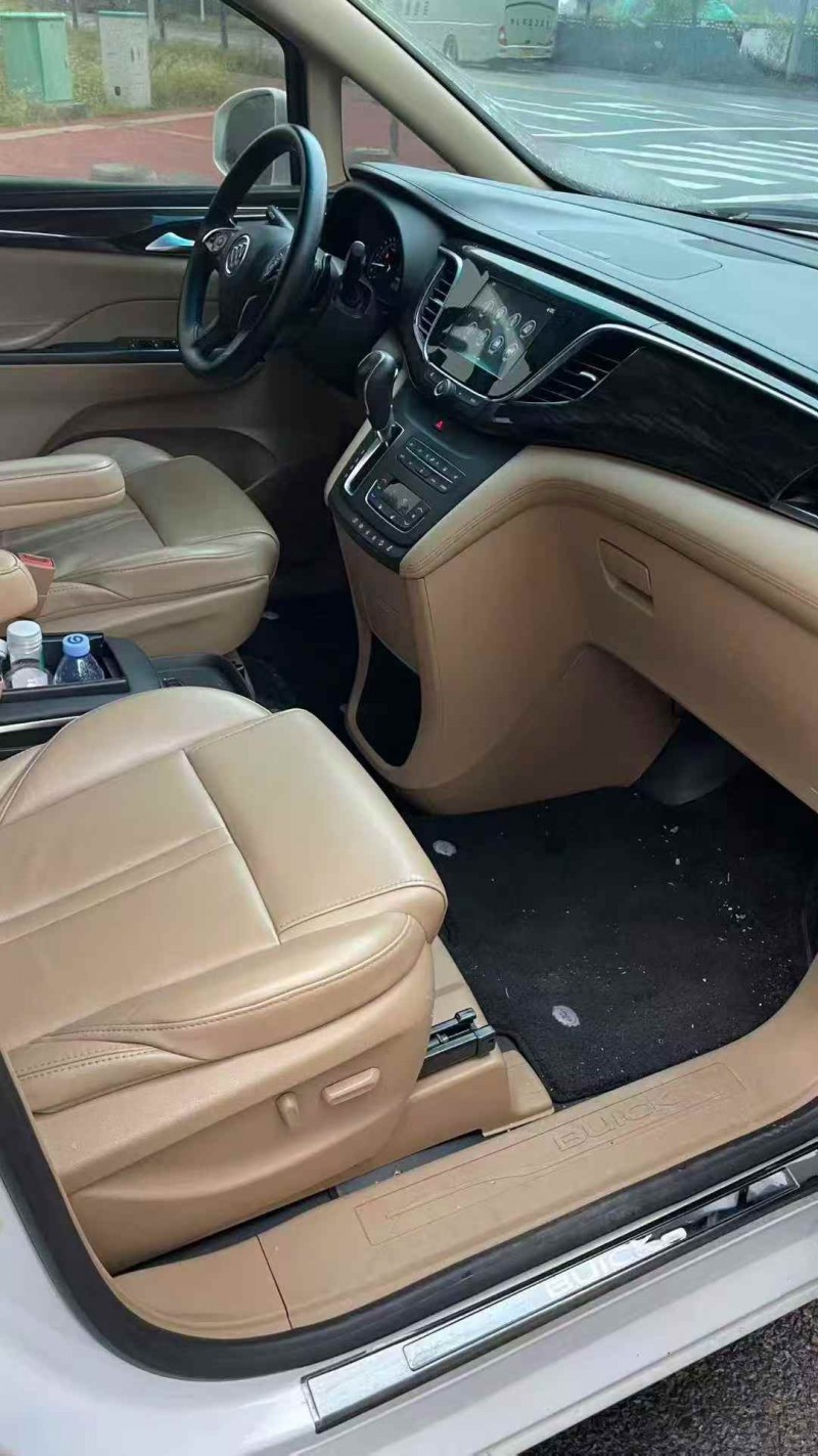 青岛18年别克GL84