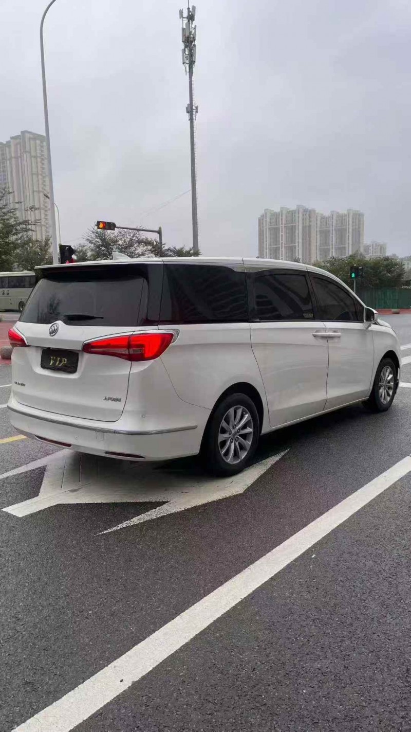 青岛18年别克GL89