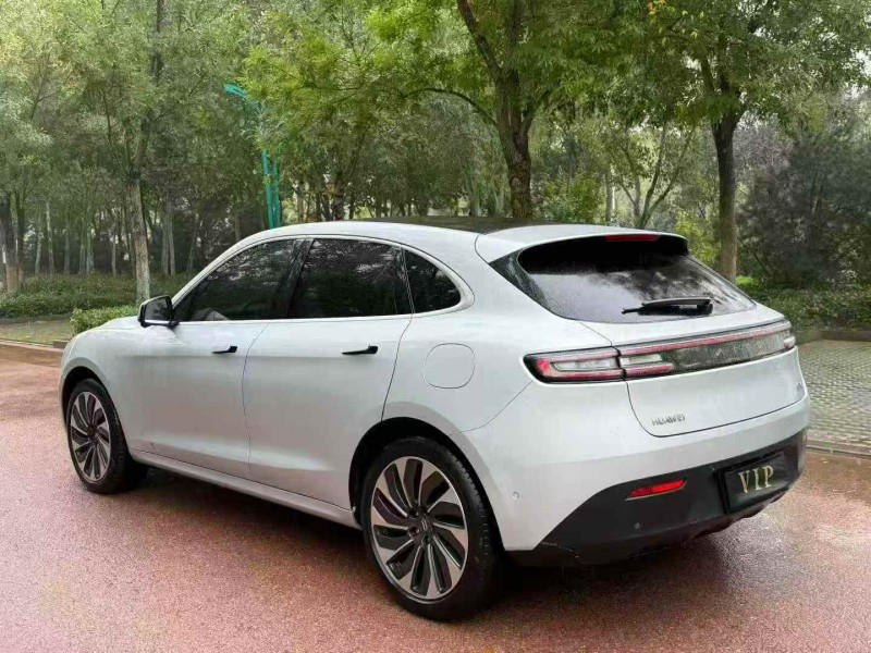 青岛22年华为智选问界9