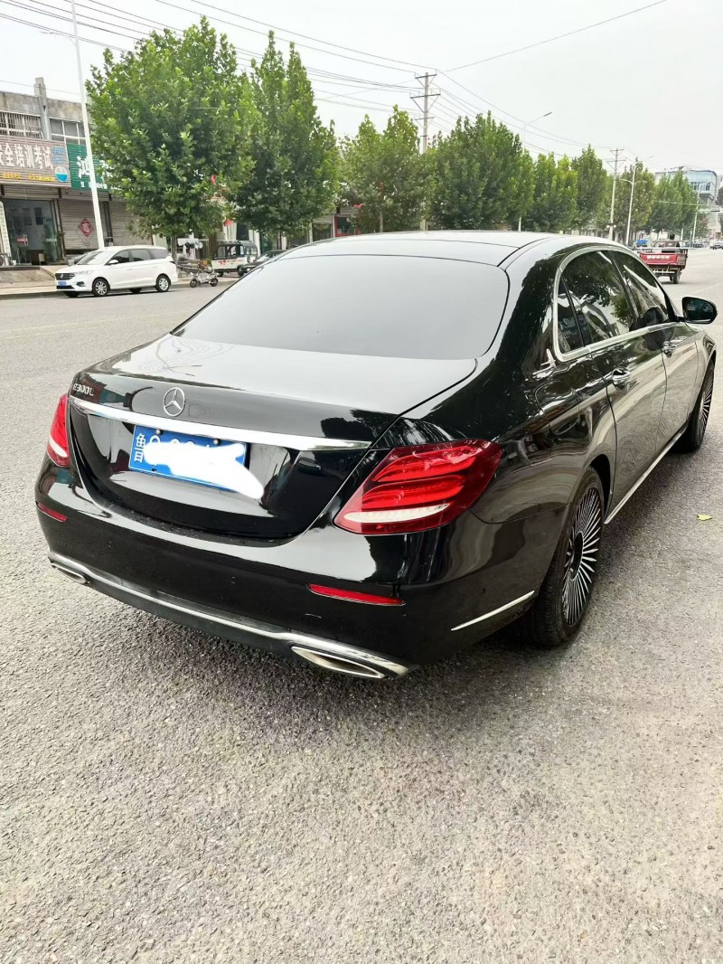 济宁18年奔驰E8