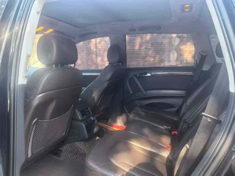 保定12年奥迪Q78