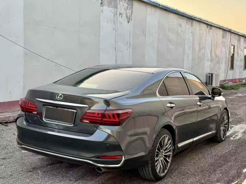 枣庄12年雷克萨斯ES7