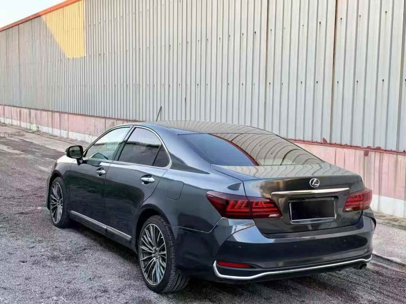 枣庄12年雷克萨斯ES8