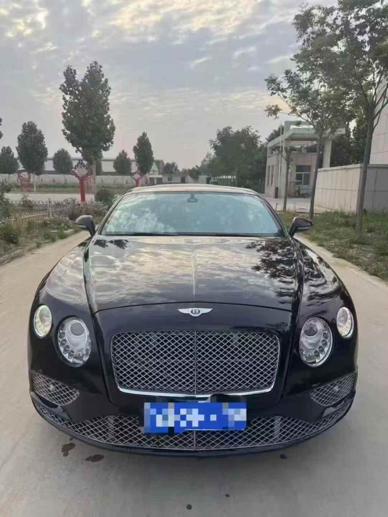 泰安13年宾利欧陆1