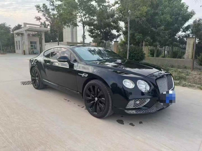 泰安13年宾利欧陆3