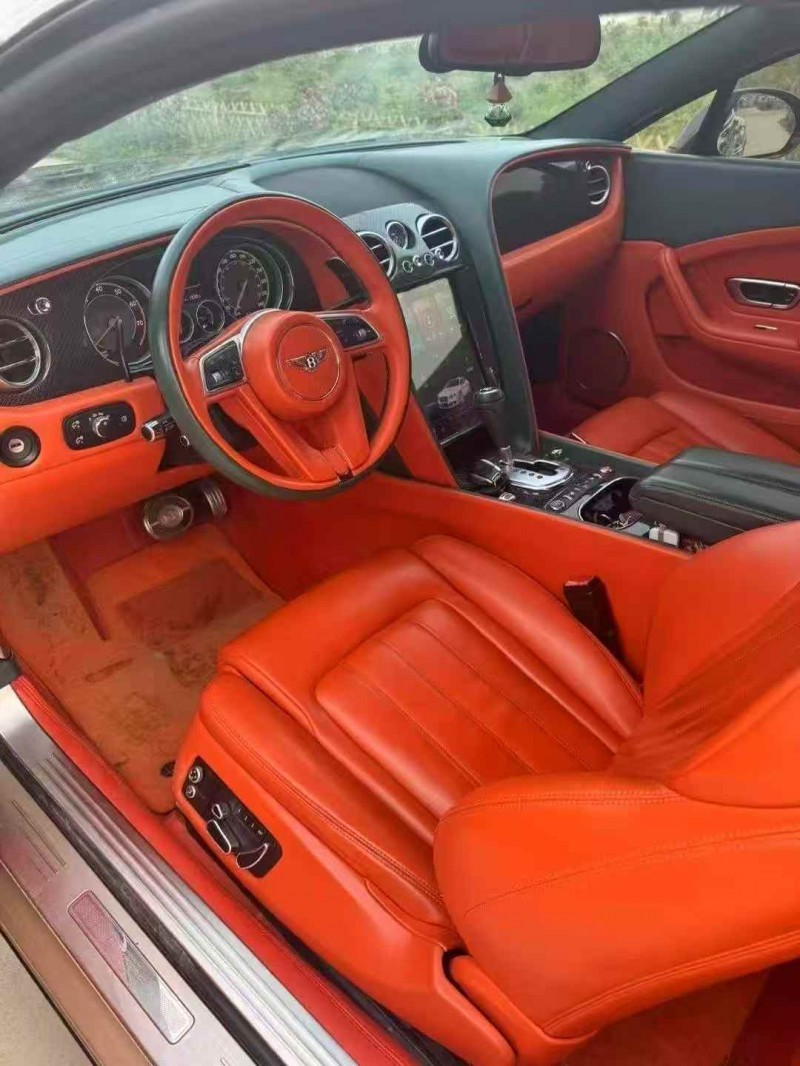 泰安13年宾利欧陆5