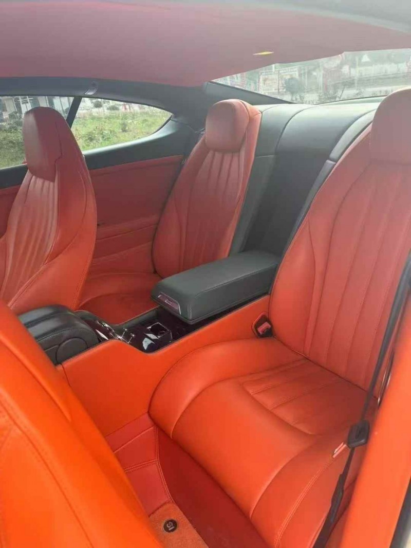 泰安13年宾利欧陆6