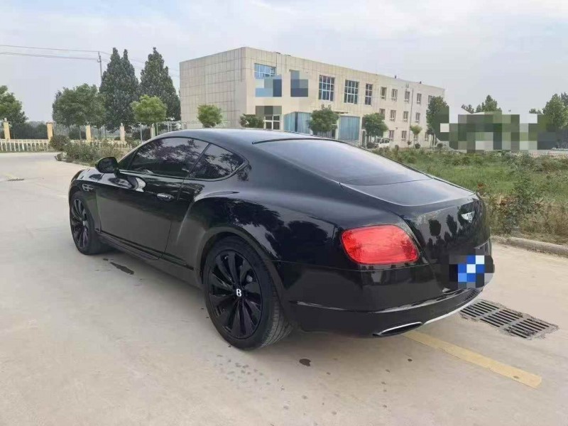 泰安13年宾利欧陆7