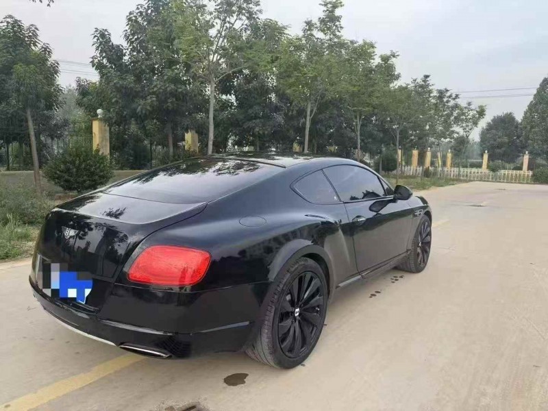 泰安13年宾利欧陆8