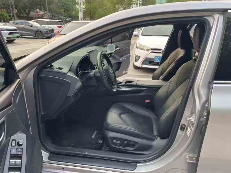 淮安22年丰田亚洲龙5