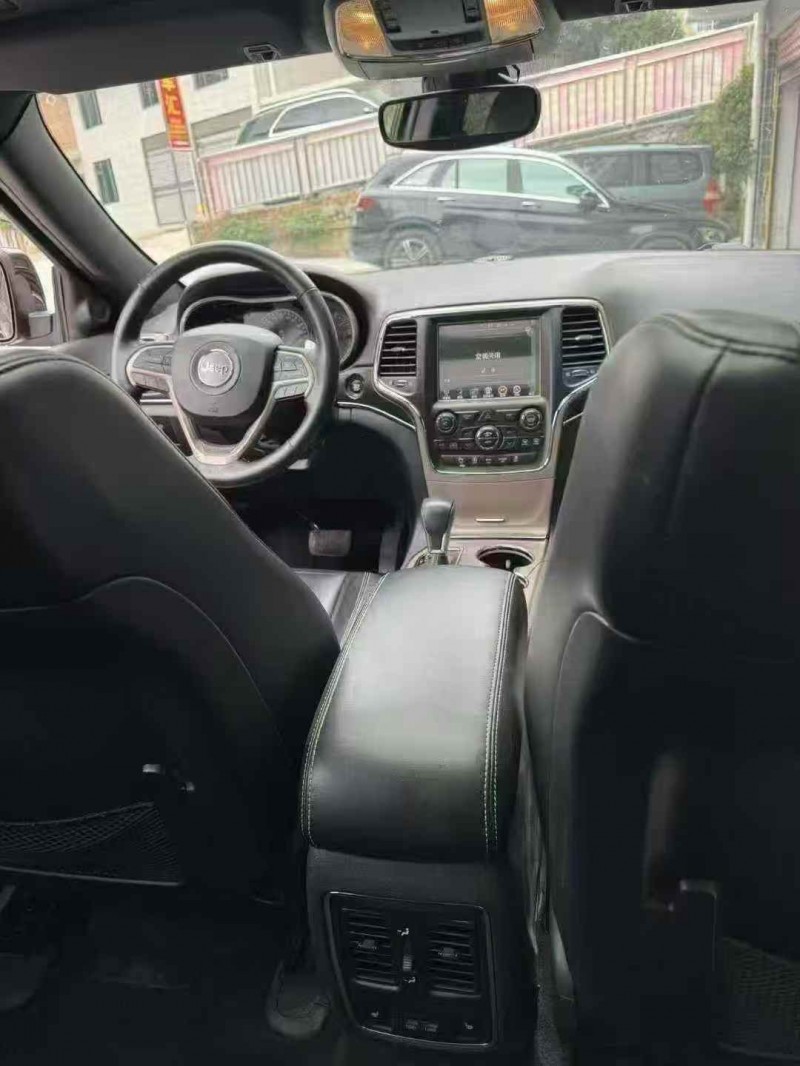 桂林19年Jeep大切诺基5