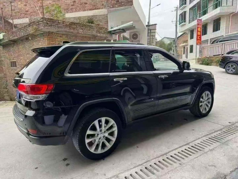 桂林19年Jeep大切诺基9
