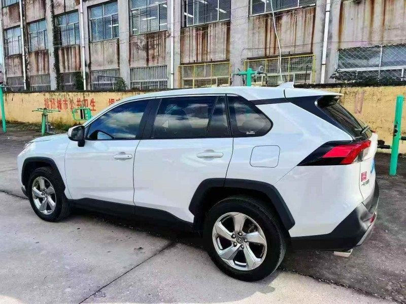 淄博22年丰田RAV4荣放8